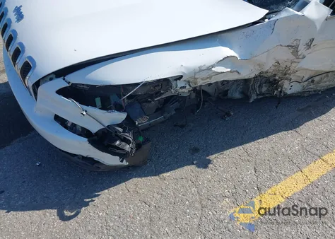 2018 Jeep Cherokee Latitude 4X4 from USA, damaged, VIN 1C4PJMCB0JD589397